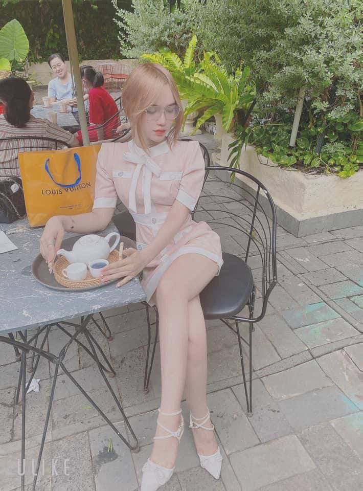 Nữ tiếp viên dương vật không bị cơ trưởng chuốc thuốc kích dục trong một chuyến công tác