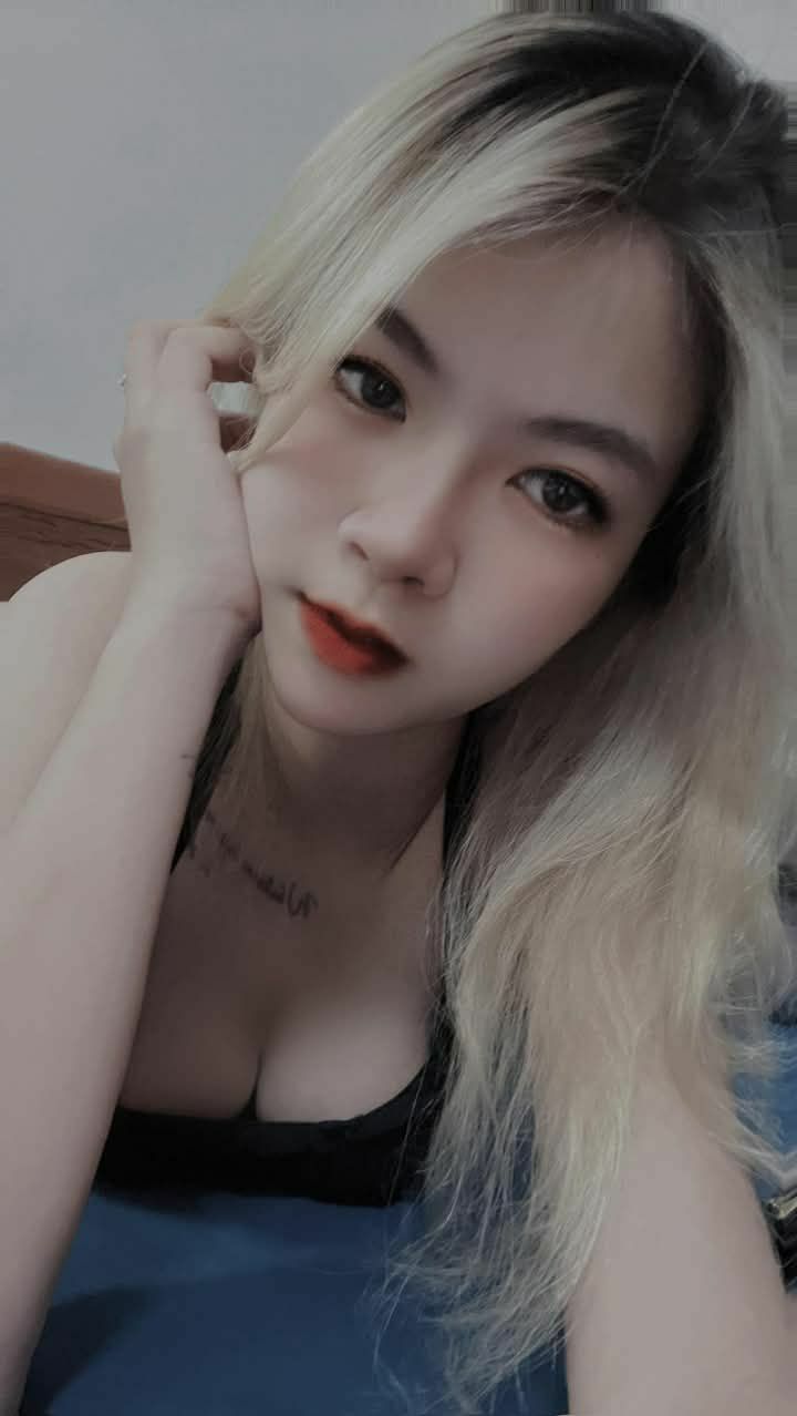 Bố dượng làm tình đứa con gái sắp kết hôn ngay bên cạnh ông chồng sắp cưới